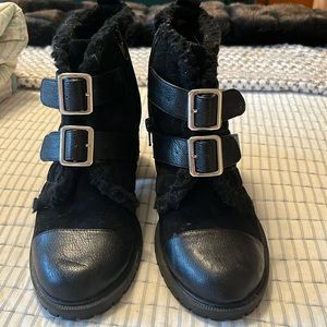 Nine West black leather and faux fur bootie